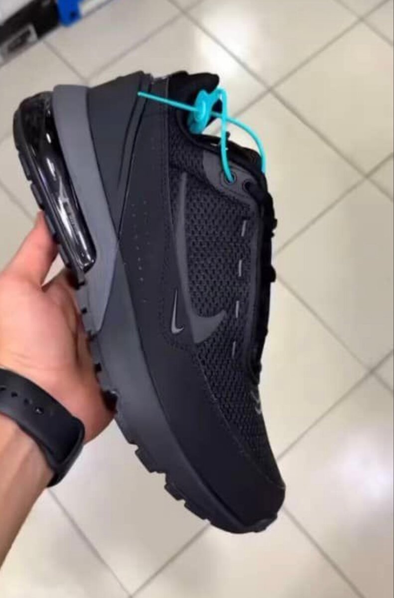 Chaussures Nike Air Max noir et blanc