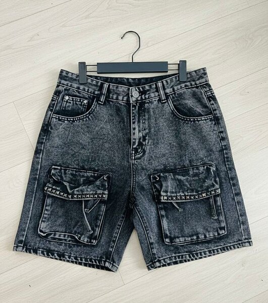 Shorts cargo en jeans noir délavé