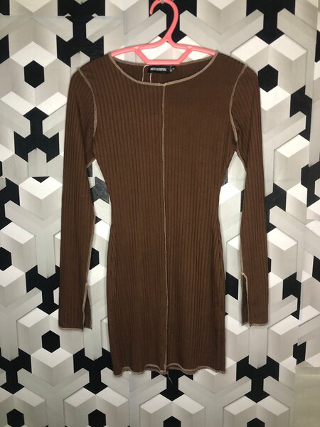 Chic robe de couleur marron