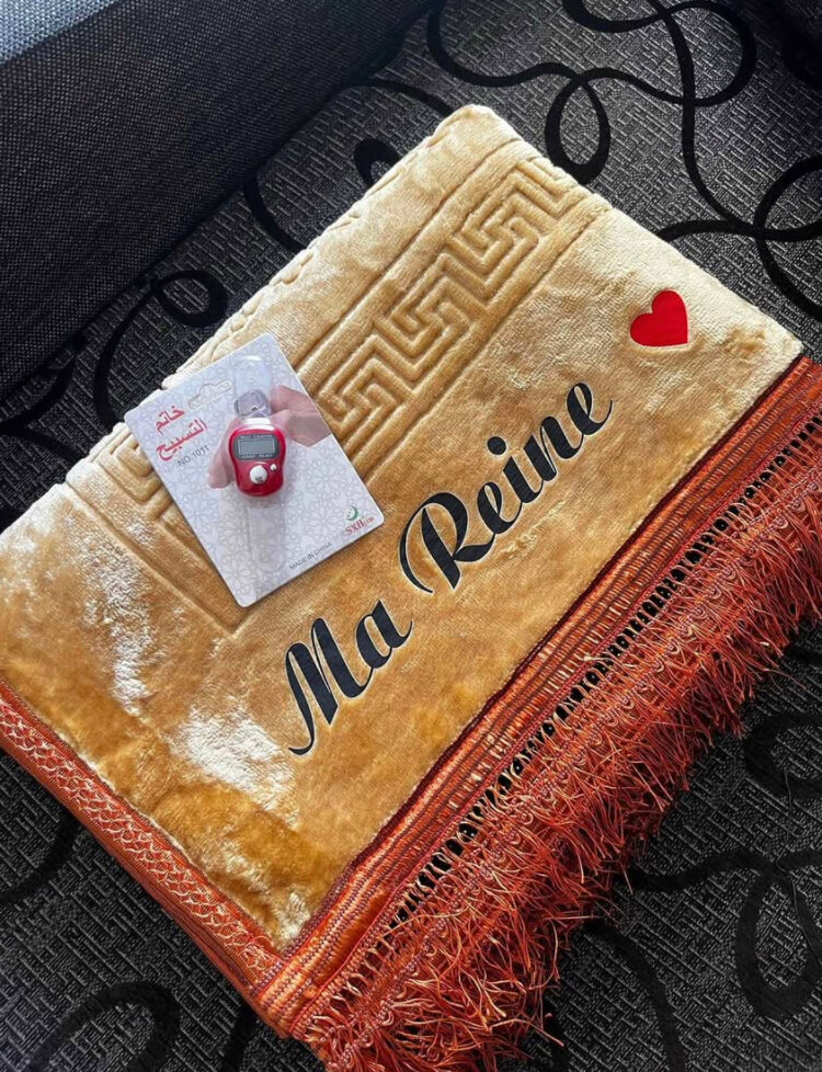 Tapis de prière en velours rouge