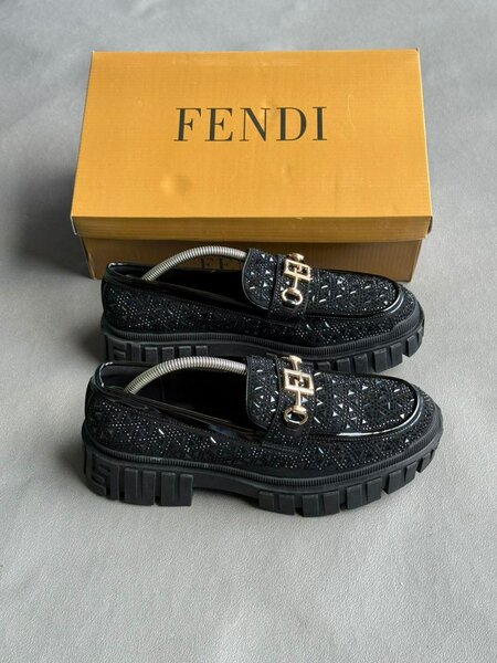 Mocassins en cuir noir Fendi