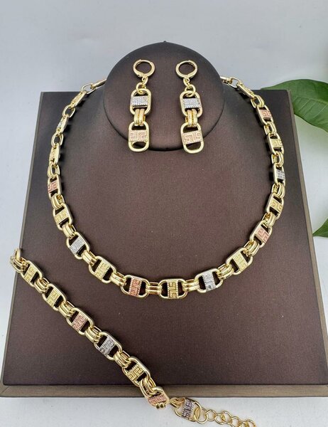 Ensemble Collier et Boucles d'Oreilles en Or