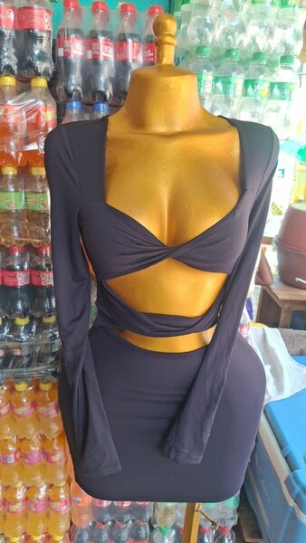 Robe Noire Bandage Élégante