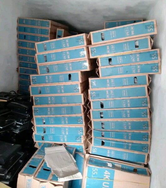 Téléviseur 4K UHD 55 pouces Smart TV