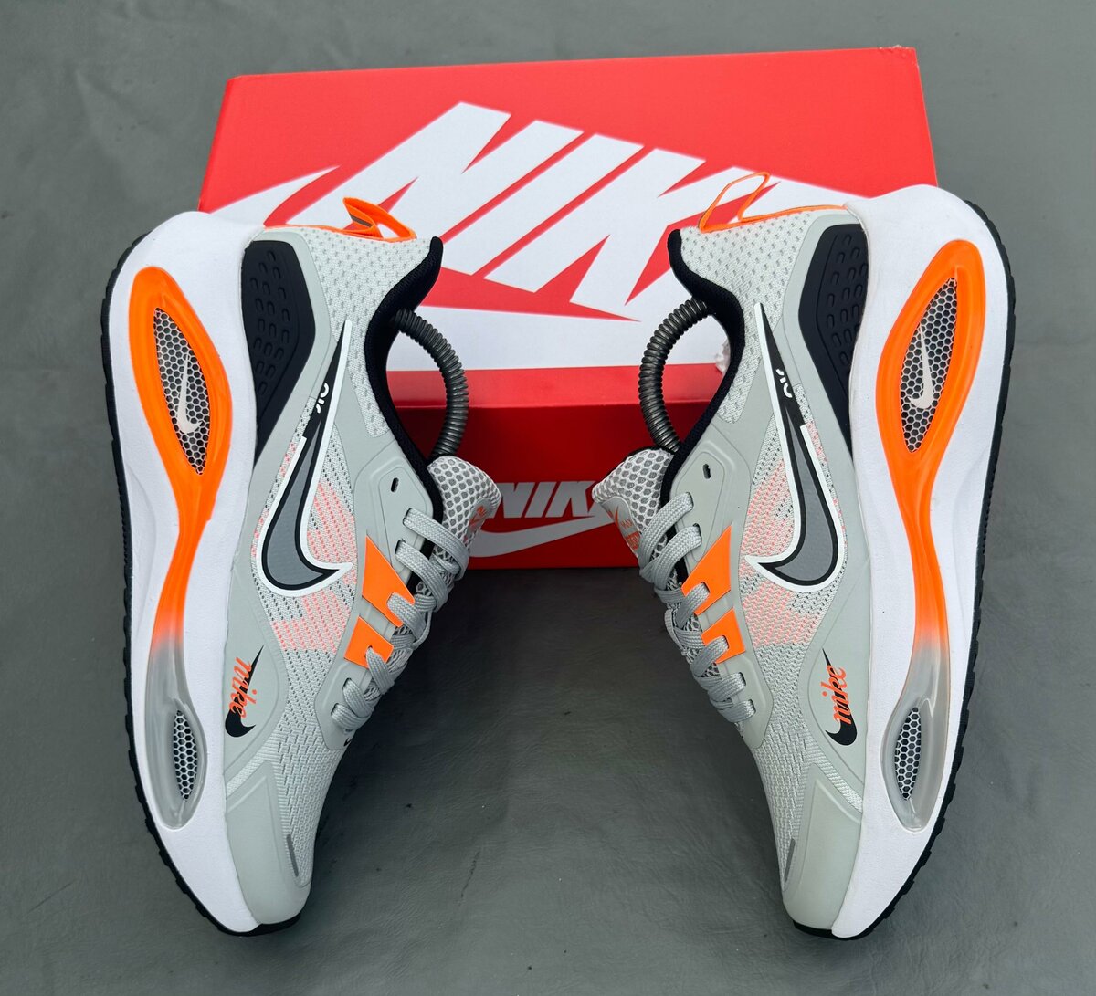 Chaussures Nike Air Max gris orange