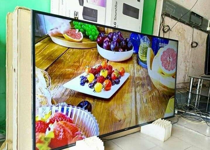 Téléviseur Samsung UHD AU7100