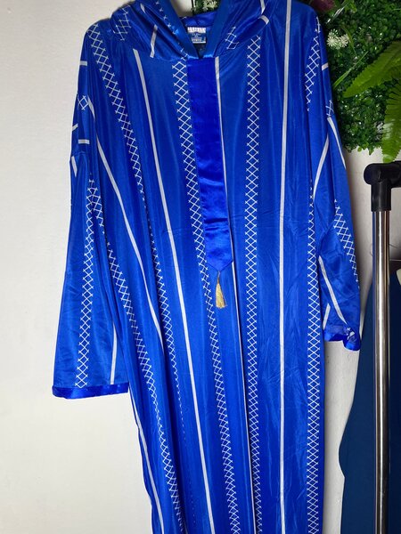 Caftan bleu à rayures
