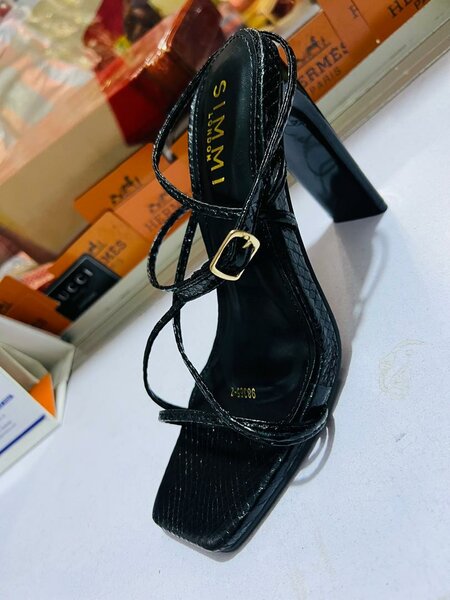 Sandales à talons dorées