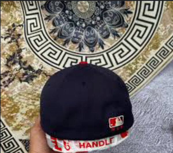 Casquette Boston rouge et noir