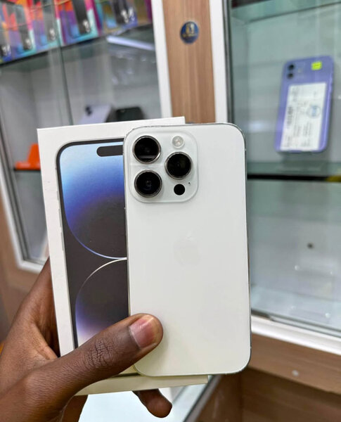 Smartphone moderne avec boîte