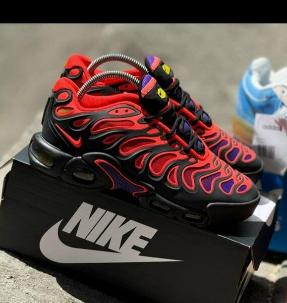 Nike Air Max Plus TN noir rouge