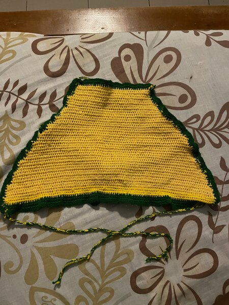 Haut en crochet jaune