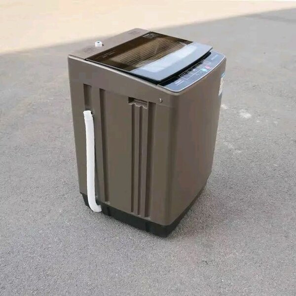 Machine à laver moderne compacte