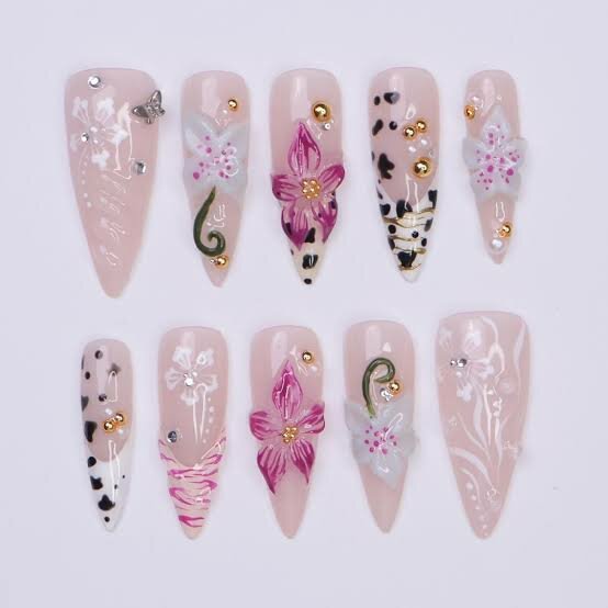 Faux ongles pressés décorés fleurs
