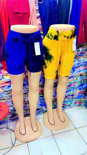 Shorts tie-dye colorés