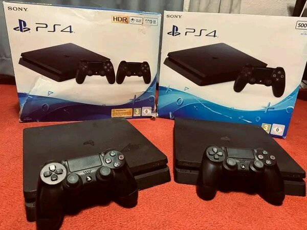 Console Sony PS4 avec manette noire