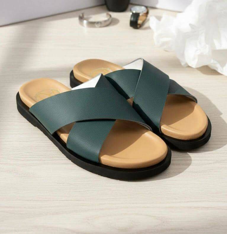 Sandales en cuir modernes