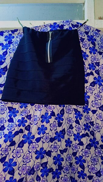 Jupe Crayon Noire Élégante