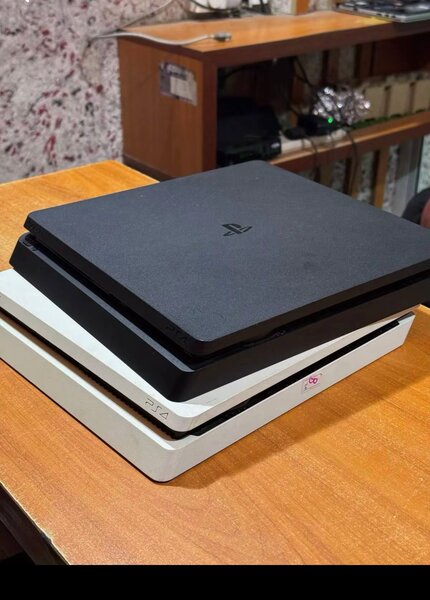 Sony PlayStation 4 Slim Console
