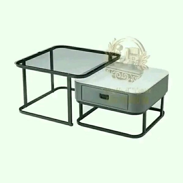 Table basse design en métal