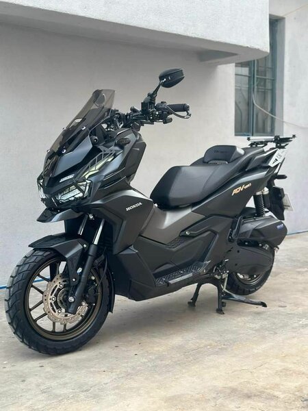 Moto Honda noir élégant
