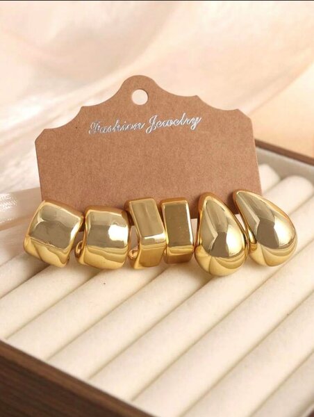 Boucles dorées élégantes