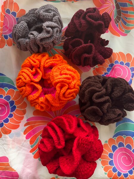 Chouchou en laine fleuri