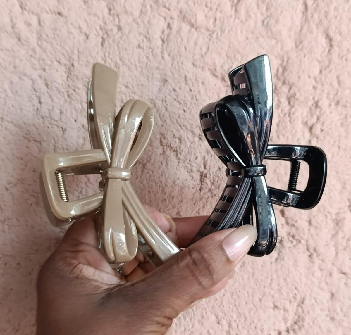 Pince à cheveux en plastique