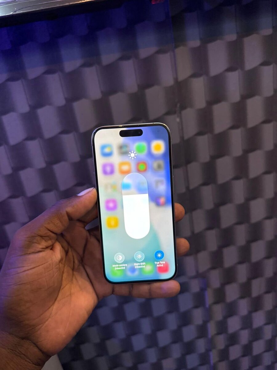 iPhone moderne argenté