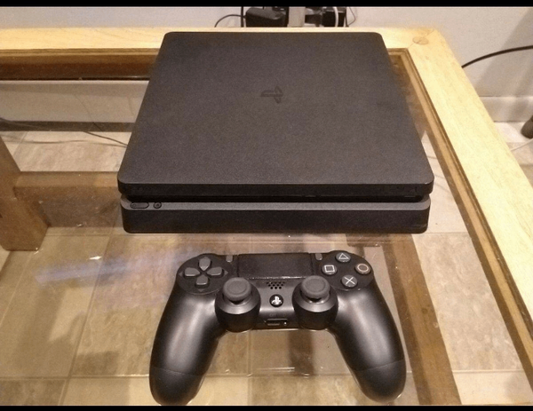 Console PS4 Slim avec Manette