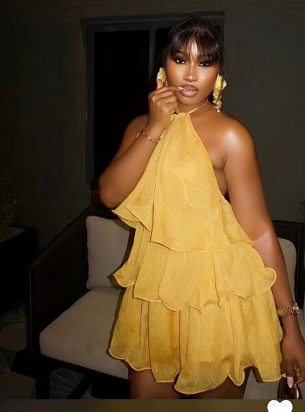 Robe à volants jaune élégante