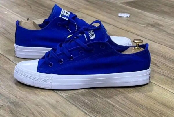 All Star Converse bleue centré