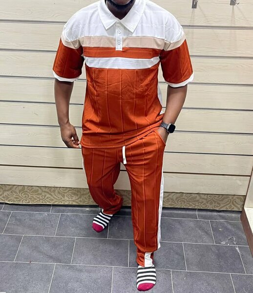 Ensemble orange à bande blanche