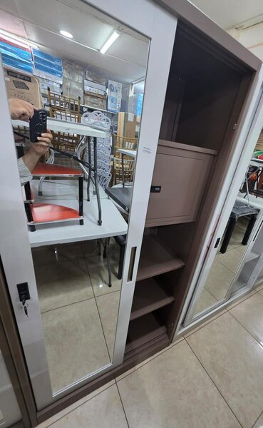 Armoire à miroir coulissant