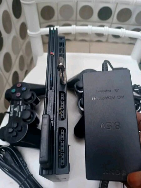 Console PlayStation 3 avec Manettes et Accessoires