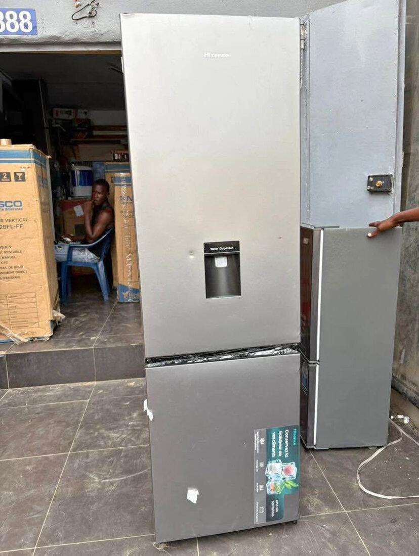 Réfrigérateur Américain avec Distributeur d'Eau