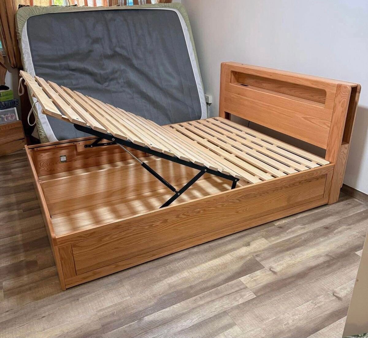Lit en bois avec rangement