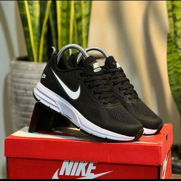 Chaussures Nike noir et blanc