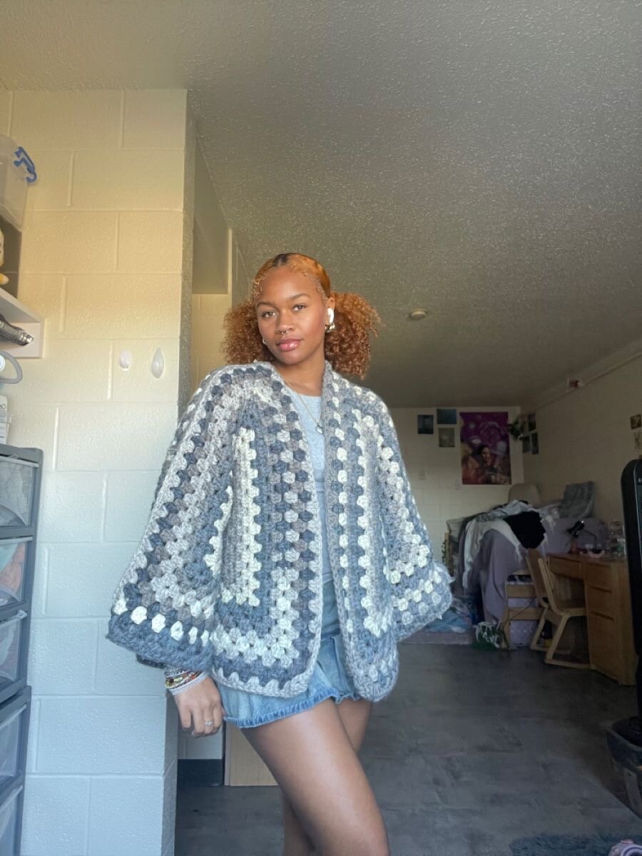 Cardigan en crochet rétro chic