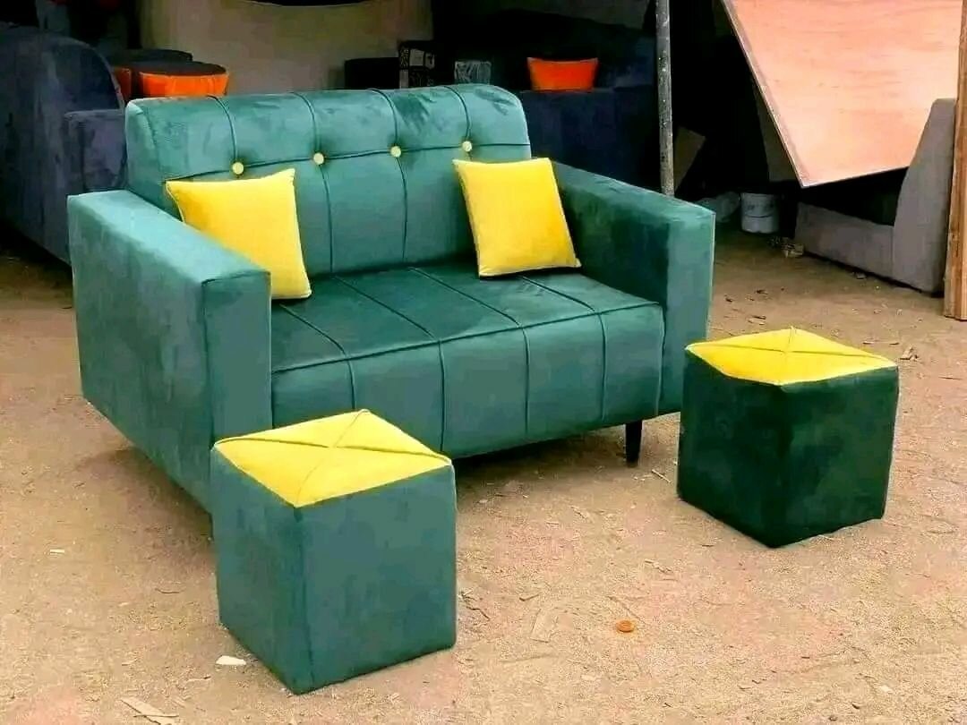 Ensemble canapé et poufs design