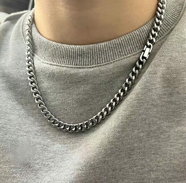 Collier en acier inoxydable pour homme