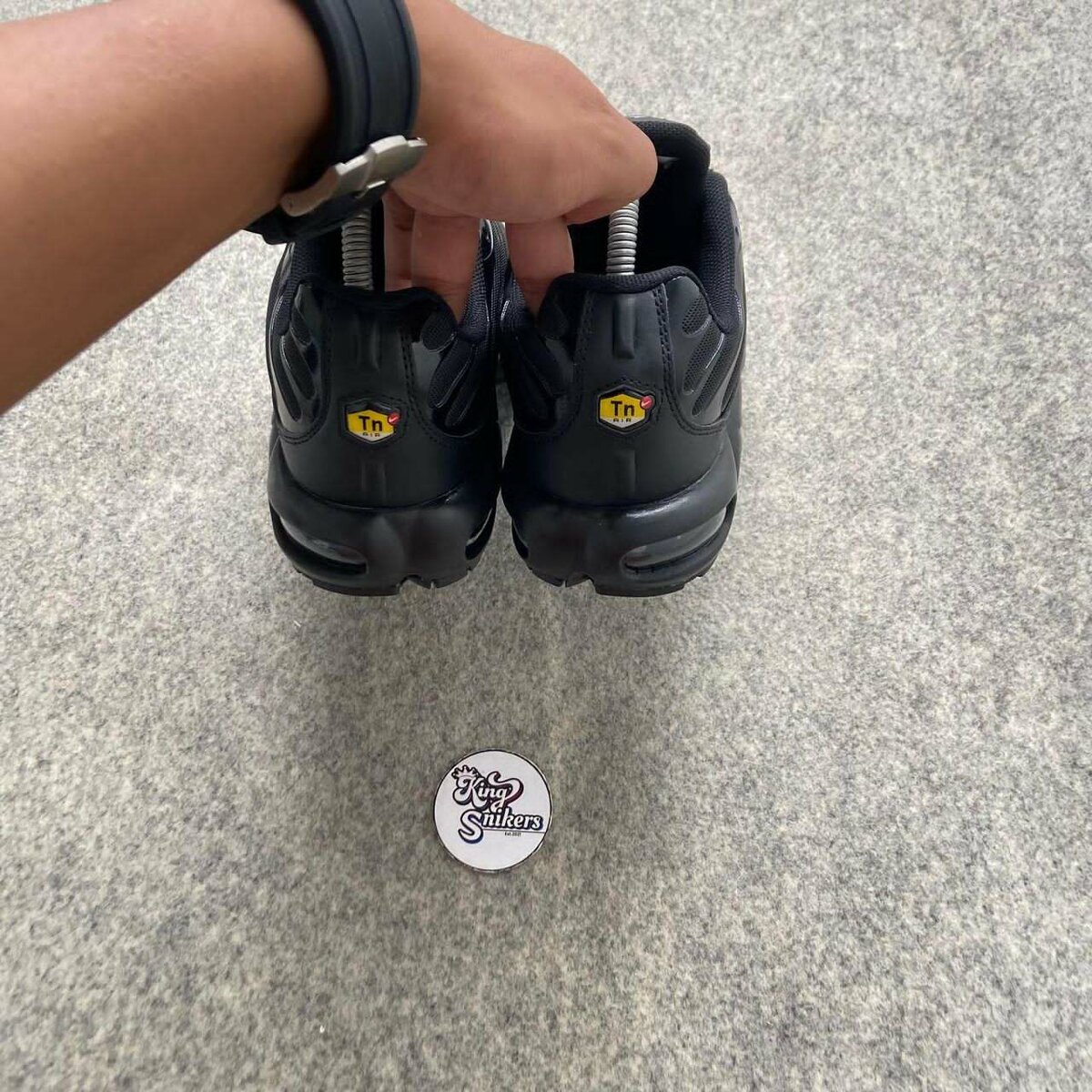 Basket noire Nike TN enfant