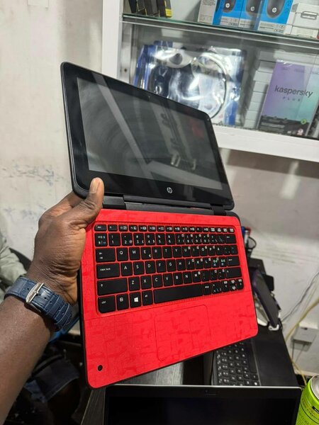 Hp 11E Dual core  4/256 go 95,