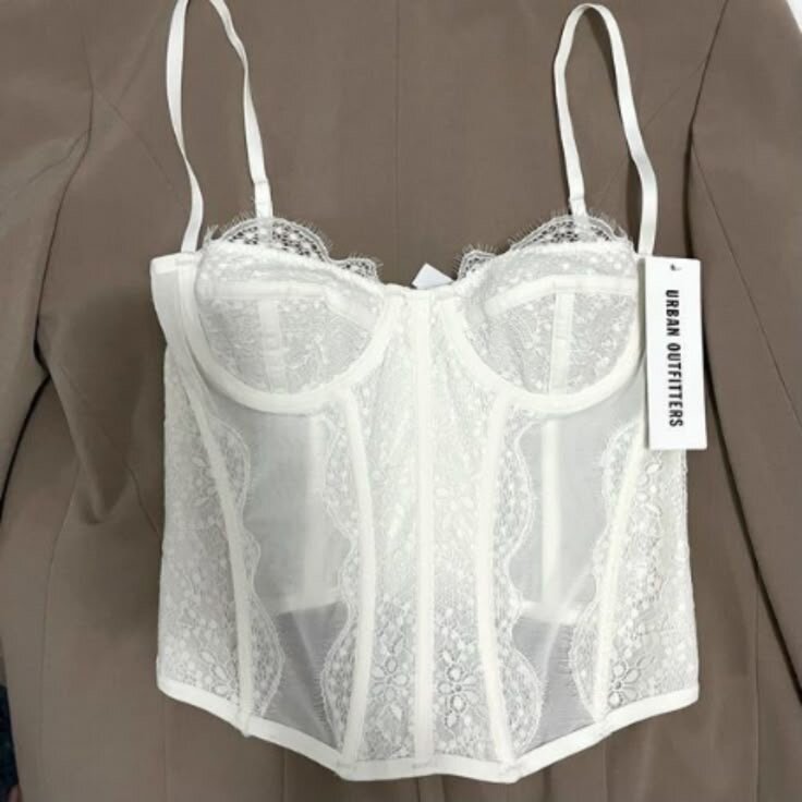 Bustier en dentelle URBAN OUTFITTERS