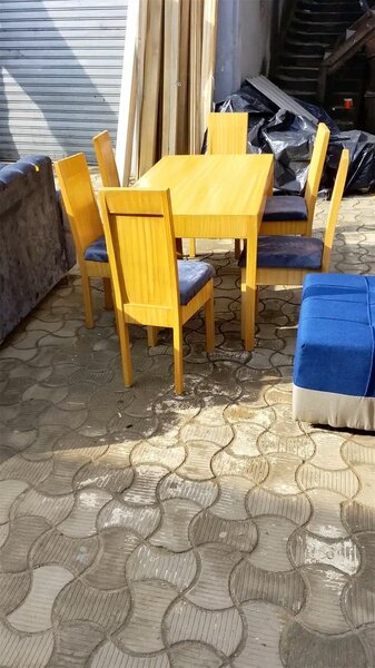 Ensemble table et chaises en bois