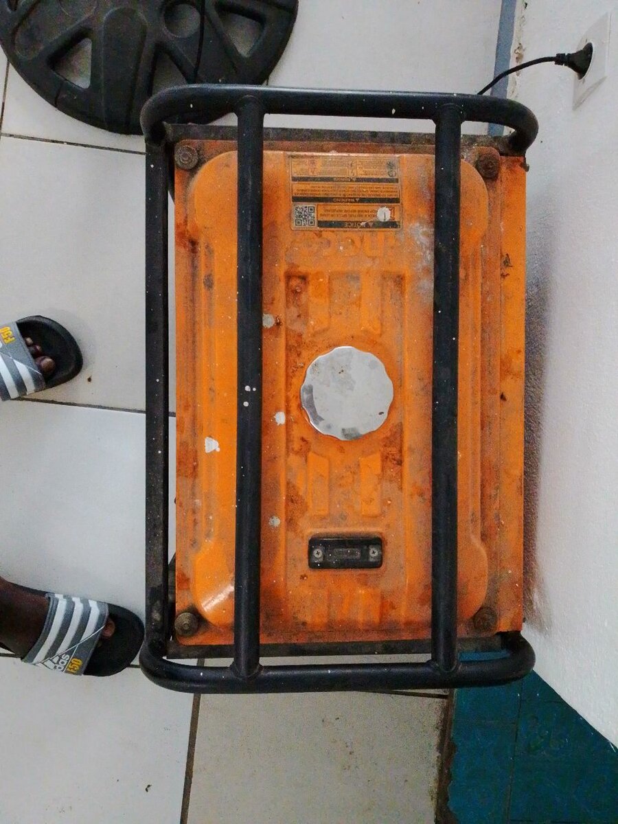 Générateur électrique orange