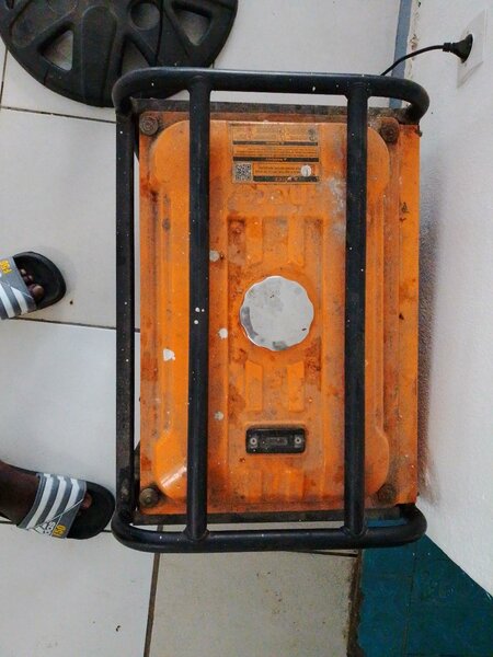 Générateur électrique orange
