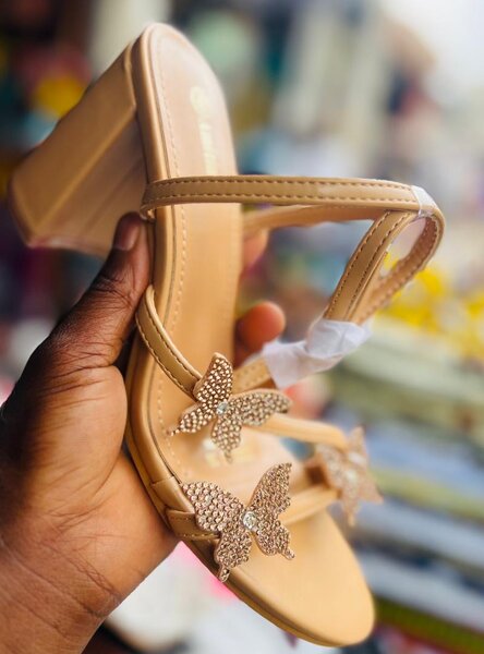 Sandales à talons papillon