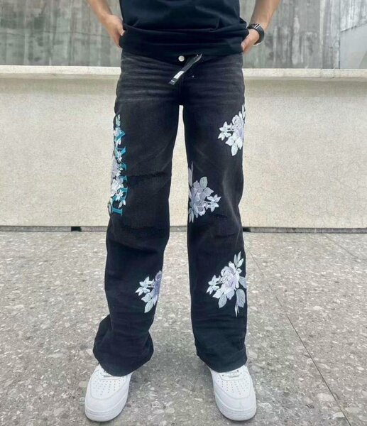 Jean noir brodé floral