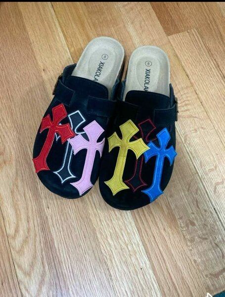 Pantoufles colorées en cuir